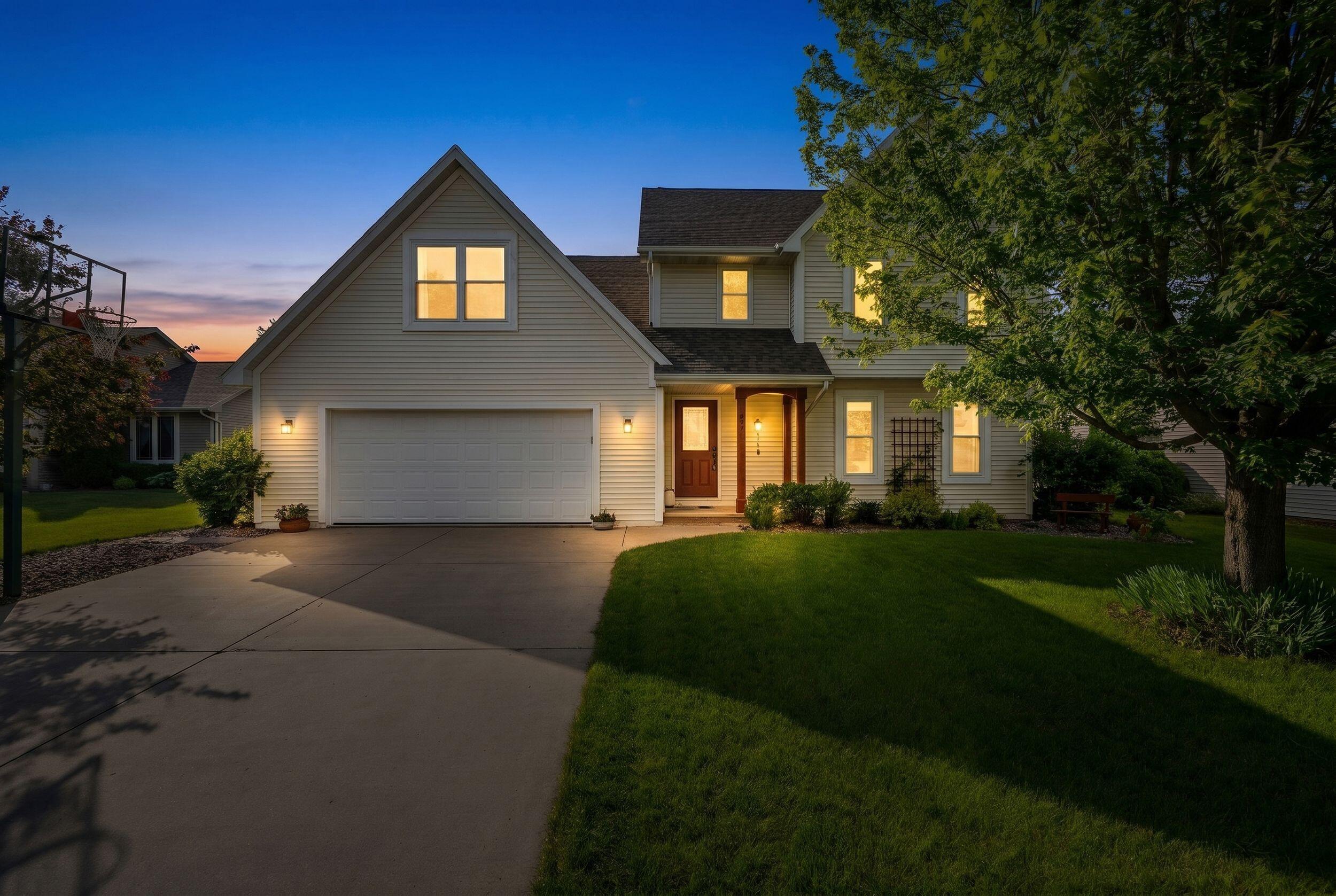 4501 North Stonebridge Court Appleton, WI 54913 - Photo 2 of 47 Twilight View