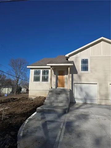 $299,000 | 514 West Lawrence Avenue, Spring Hill, KS 66083