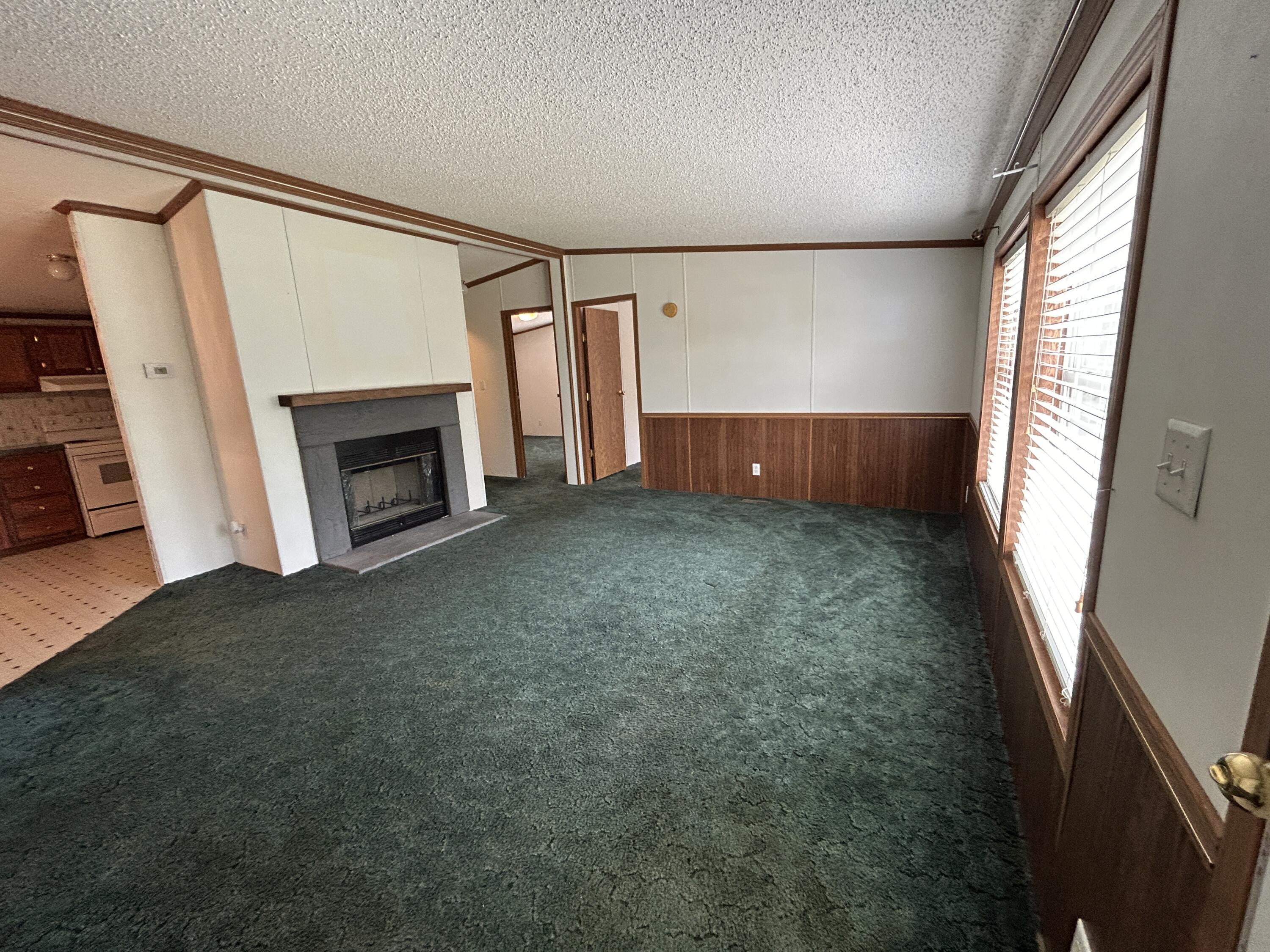 1090 Winchester Road Irvine, KY 40336 - Photo 5 of 29 Living Room