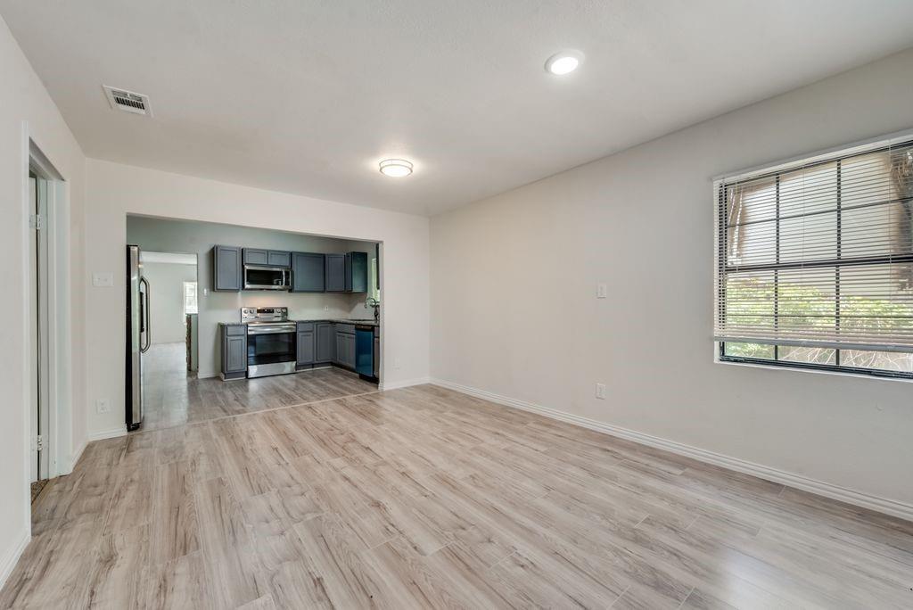 2704 Rosen Avenue Fort Worth, TX 76164 - Photo 4 of 17