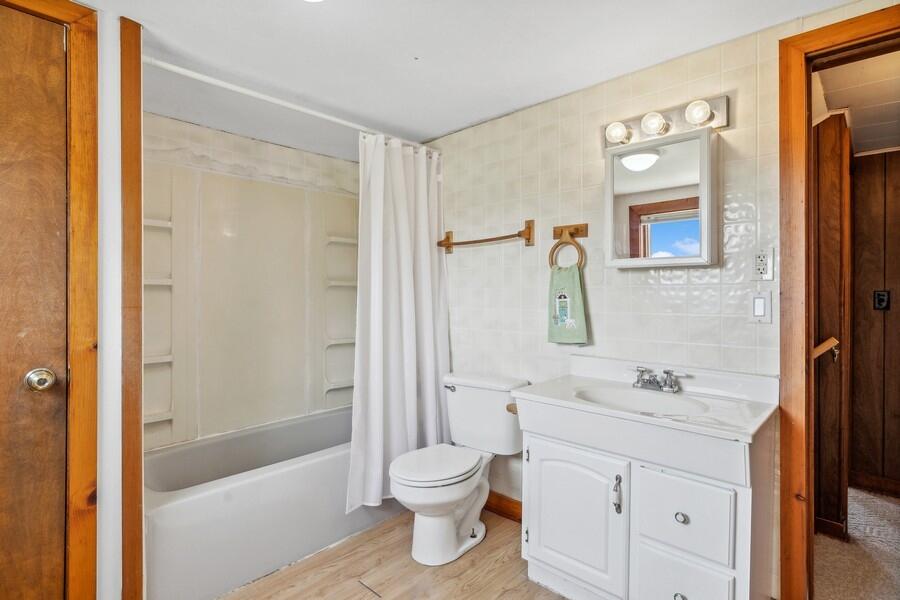 8624 Hagar Shore Road Watervliet, MI 49098 - Photo 18 of 30 Full Bath Upper
