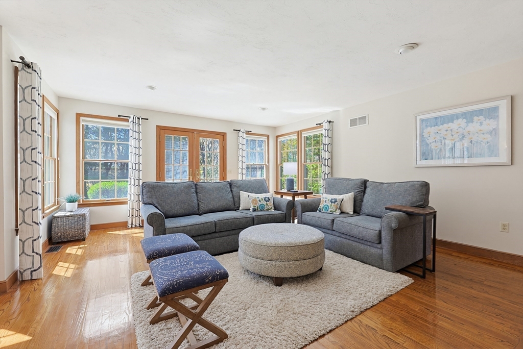 47 Juniper Road Holliston, MA 01746 - Photo 6 of 42 Gallery Image 6