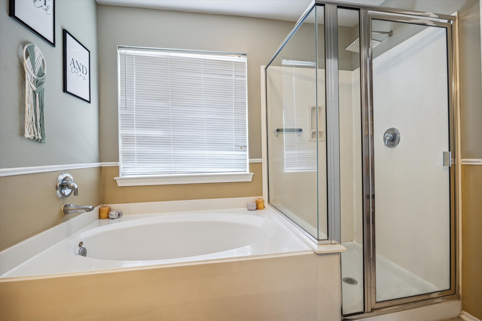 225 Drake Run Lane Dickinson, TX 77539 - Photo 13 of 22 a bath tub sitting next to a shower