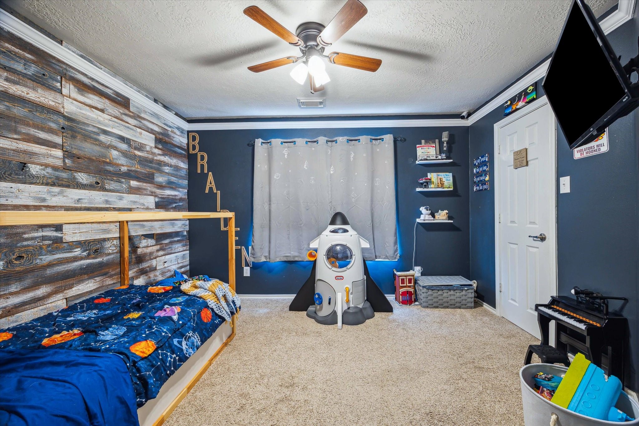 225 Drake Run Lane Dickinson, TX 77539 - Photo 16 of 22 a bedroom with a bed and a tv