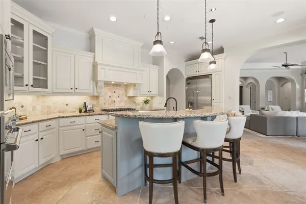 $900,000 | 8111 Hideaway Lake Circle, Spring, TX 77389