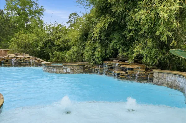 $900,000 | 8111 Hideaway Lake Circle, Spring, TX 77389