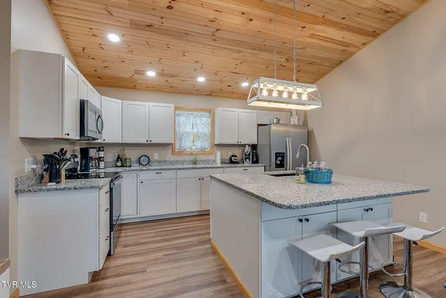 $2,050,000 | 117-135 Ridgeview Drive, Elizabethton, TN 37643