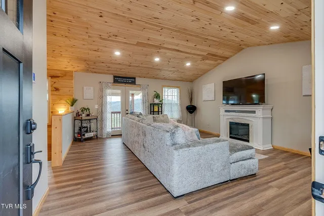 $2,050,000 | 117-135 Ridgeview Drive, Elizabethton, TN 37643