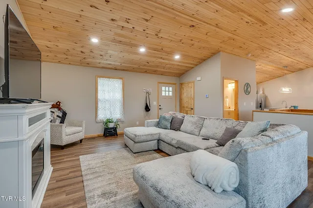 $2,050,000 | 117-135 Ridgeview Drive, Elizabethton, TN 37643