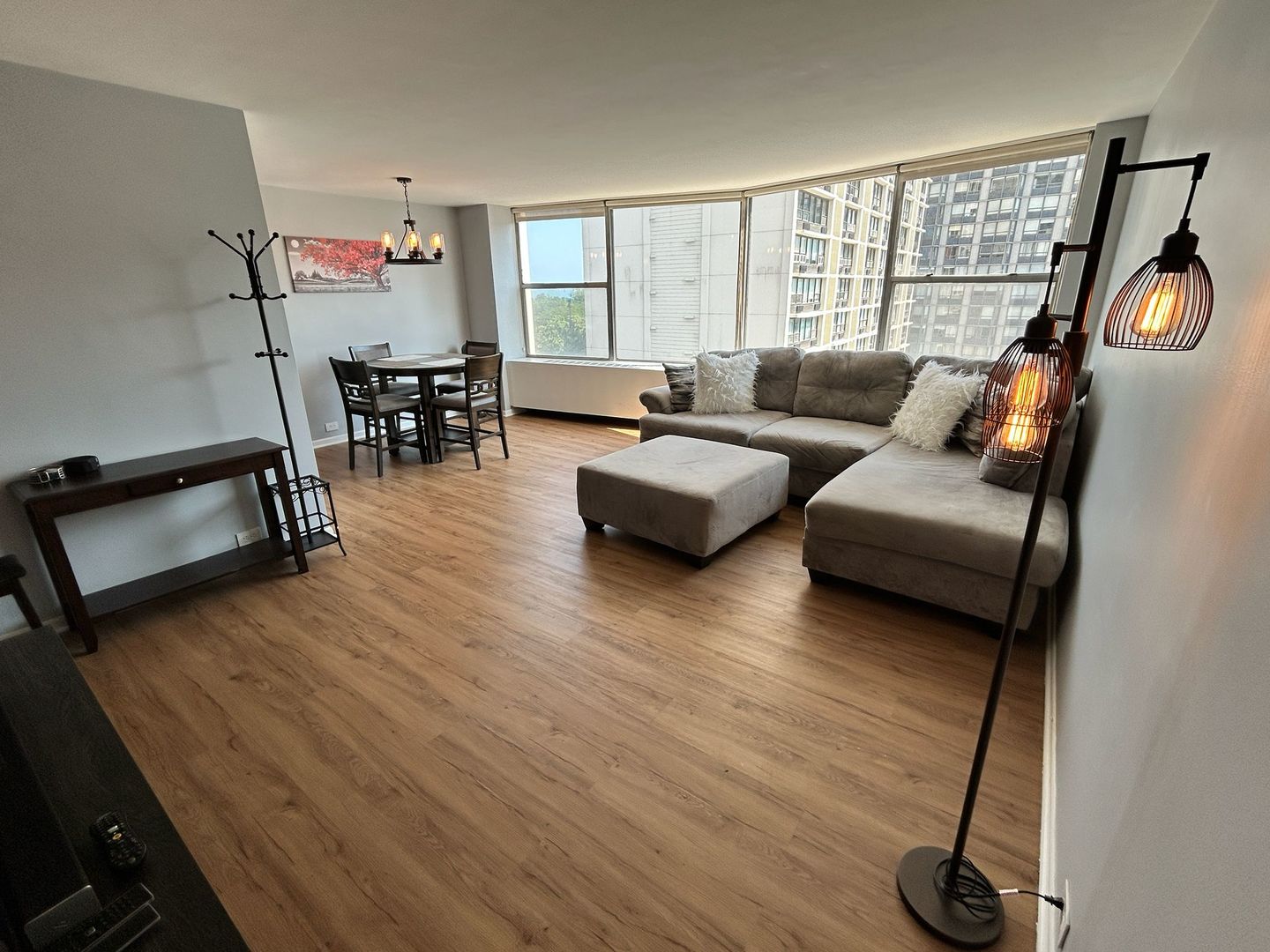 5757 North Sheridan Road, Unit 7D Chicago, IL 60660 - Photo 4 of 16