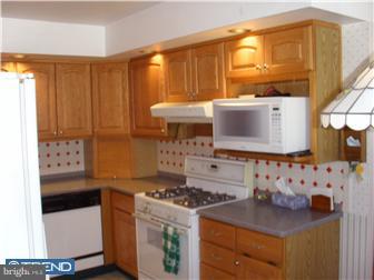 10214 Calera Road Philadelphia, PA 19114 - Photo 3 of 10 Kitchen