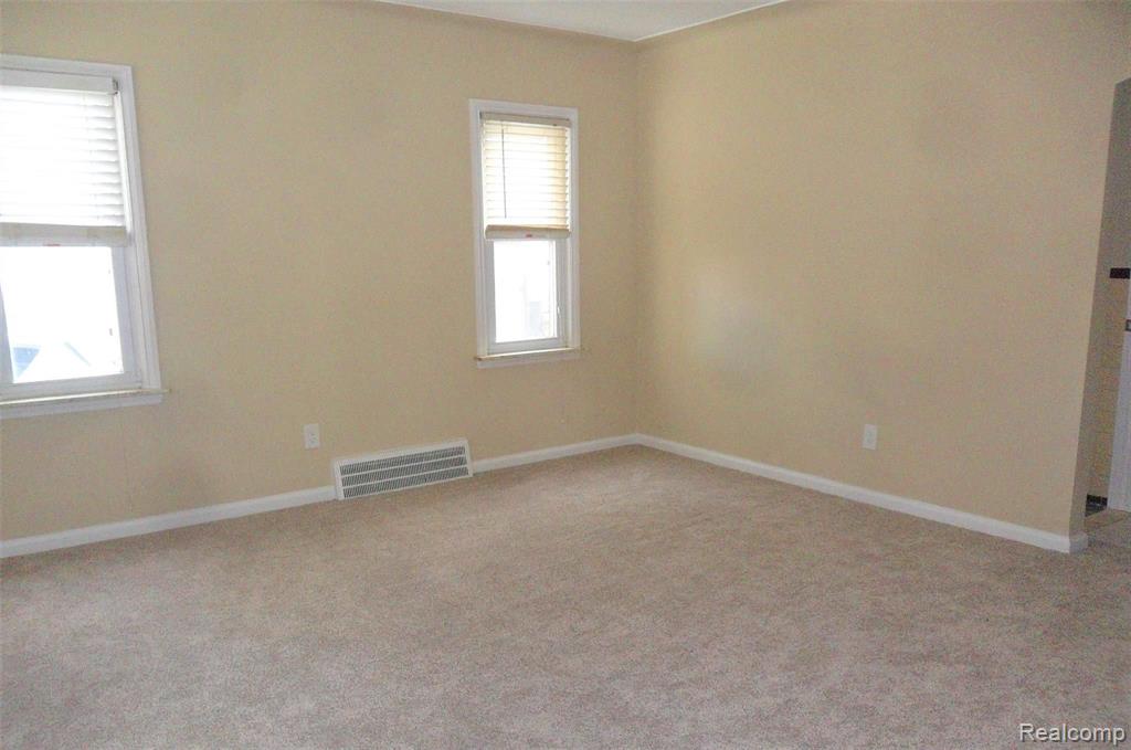 6537 Pelham Road Allen Park, MI 48101 - Photo 3 of 11