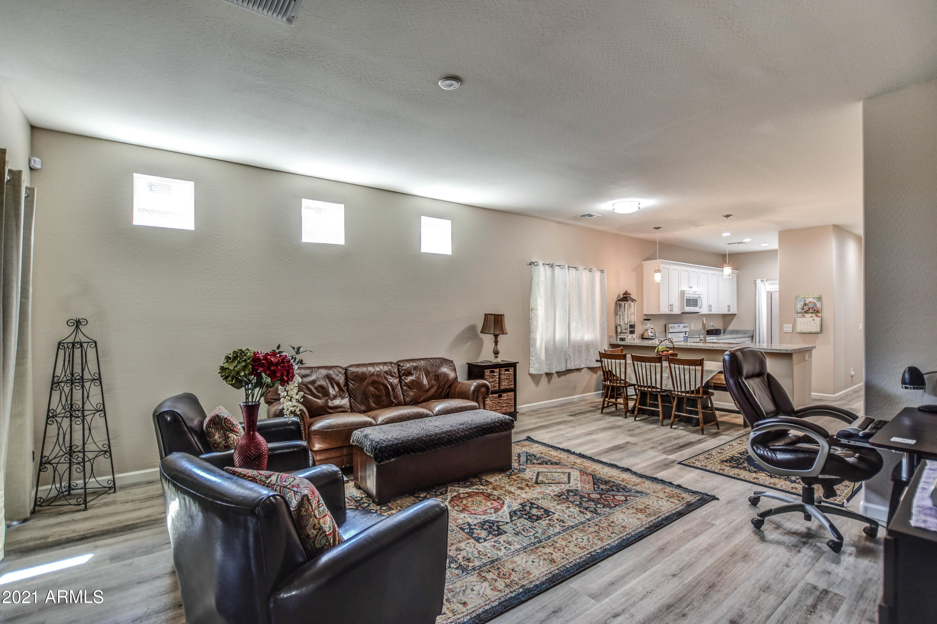 610 West Harwell Rd. Phoenix, AZ 85041 - Photo 11 of 43 LIVING 4