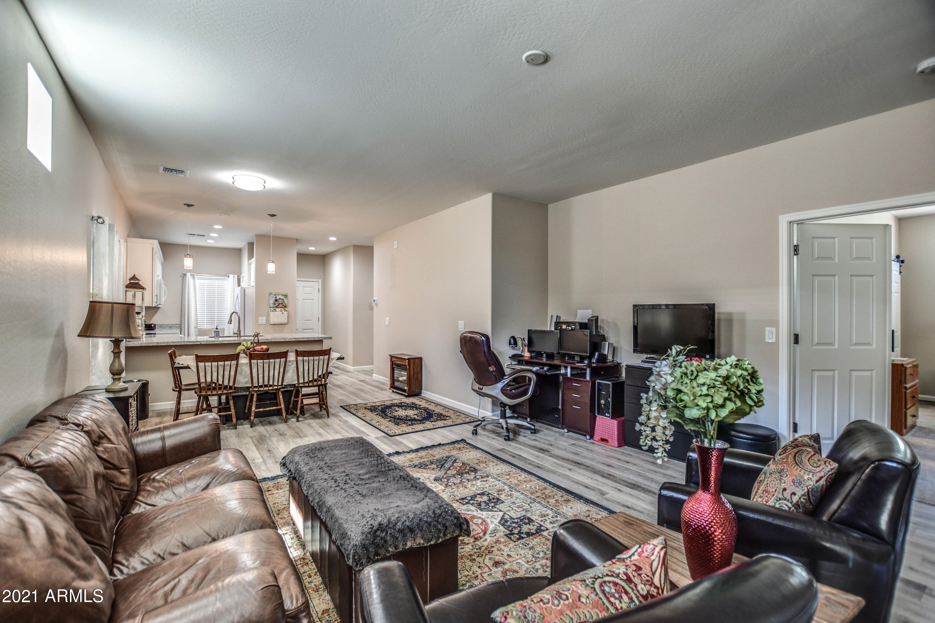 610 West Harwell Rd. Phoenix, AZ 85041 - Photo 10 of 43 LIVING 3