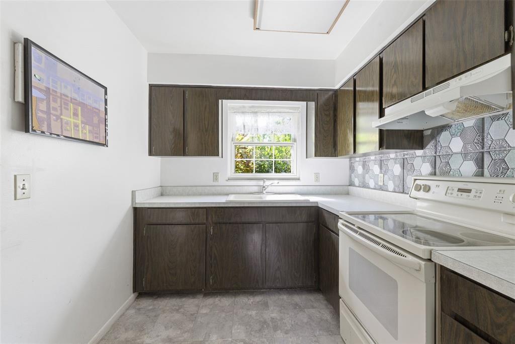 520 Jupiter Way Casselberry, FL 32707 - Photo 17 of 49 a kitchen with stainless steel appliances granite countertop a sink and a stove