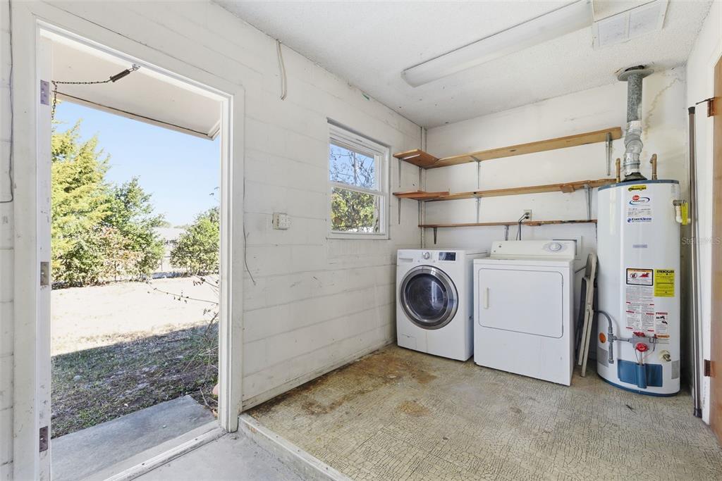 520 Jupiter Way Casselberry, FL 32707 - Photo 39 of 49 a utility room with dryer and washer