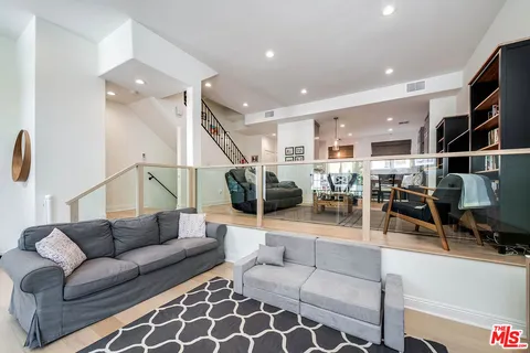 $1,095,000 | Undisclosed Address, Studio City, CA 91602