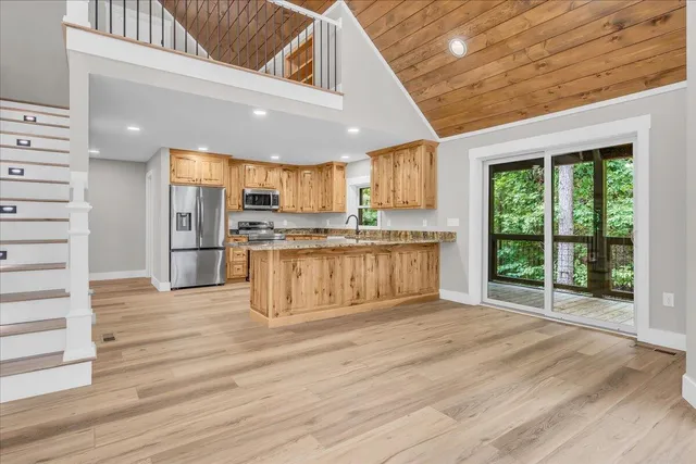 $935,000 | 415 Thunder Ridge Drive, South Pittsburg, TN 37380