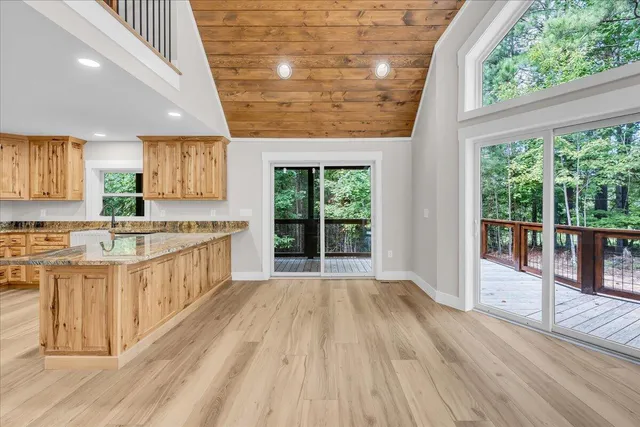 $935,000 | 415 Thunder Ridge Drive, South Pittsburg, TN 37380