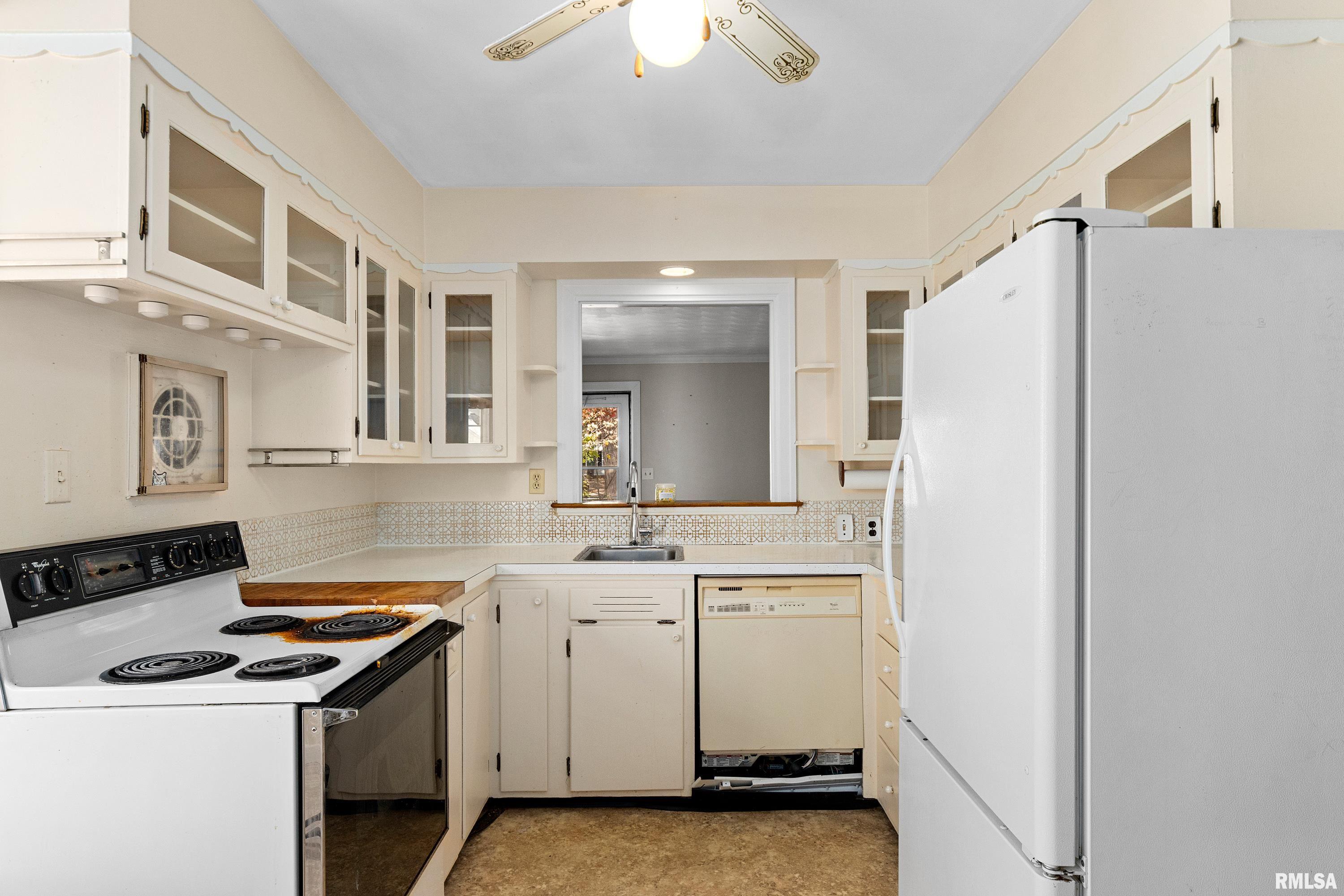 915 East Elmhurst Avenue Peoria, IL 61603 - Photo 13 of 39