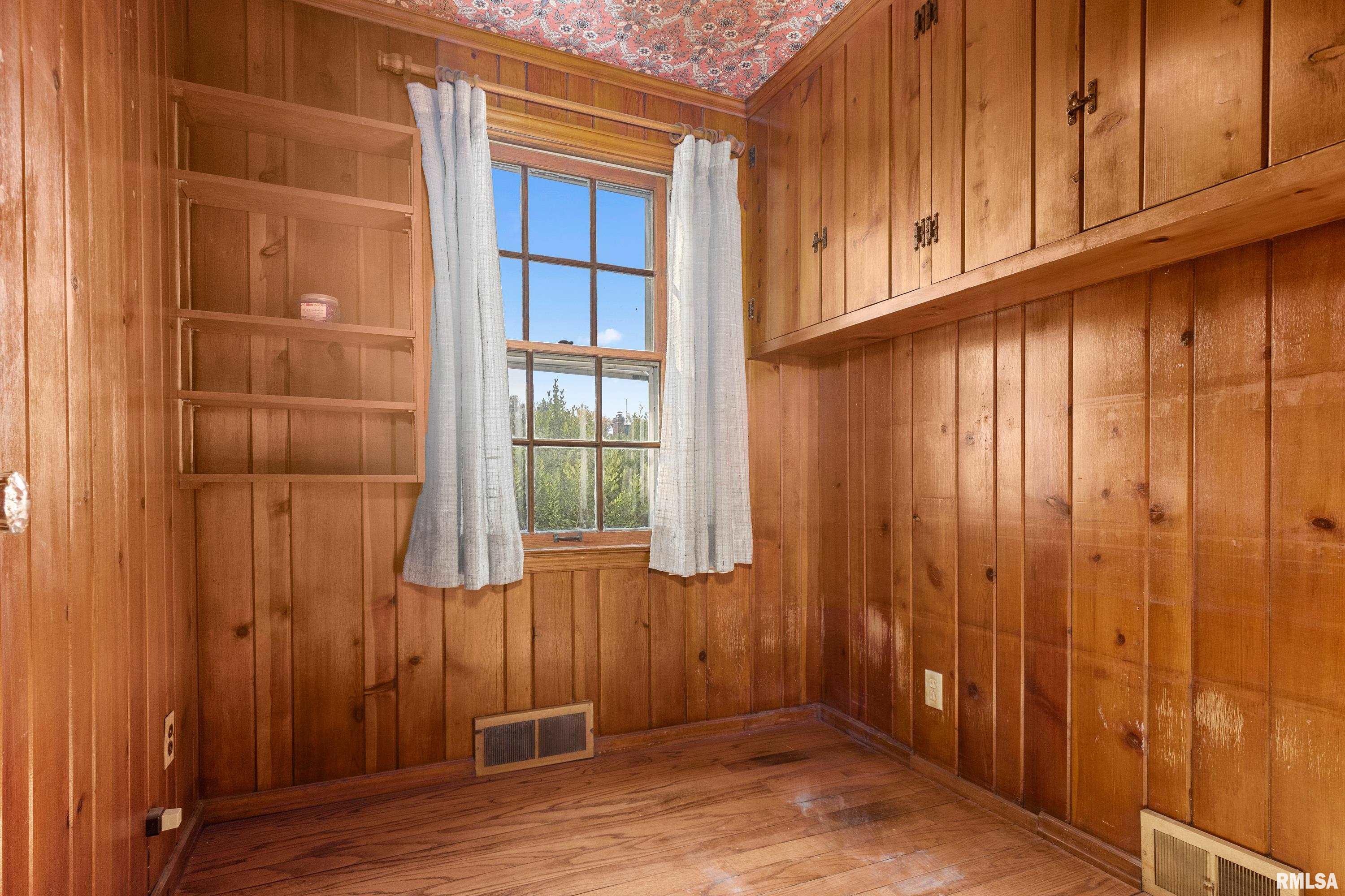 915 East Elmhurst Avenue Peoria, IL 61603 - Photo 16 of 39