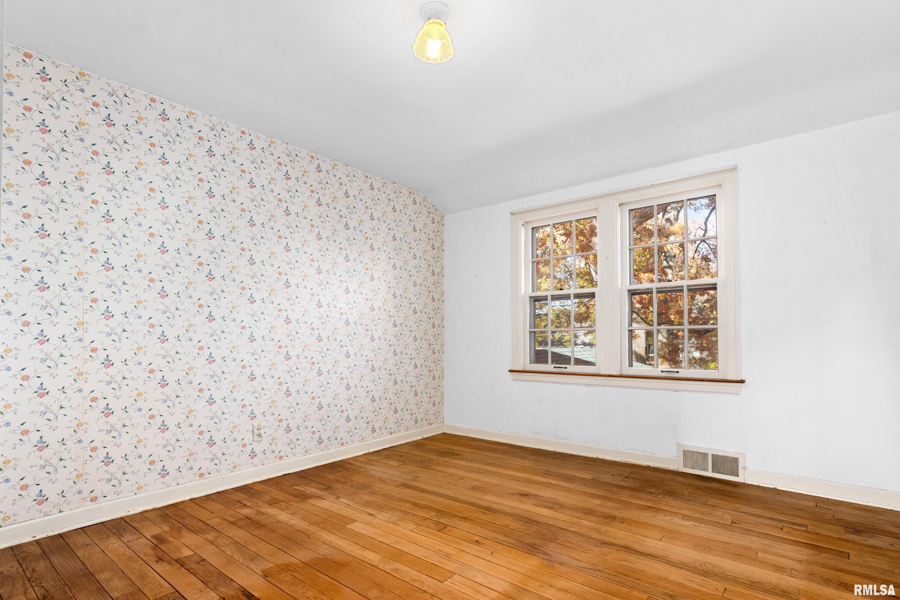 915 East Elmhurst Avenue Peoria, IL 61603 - Photo 17 of 39