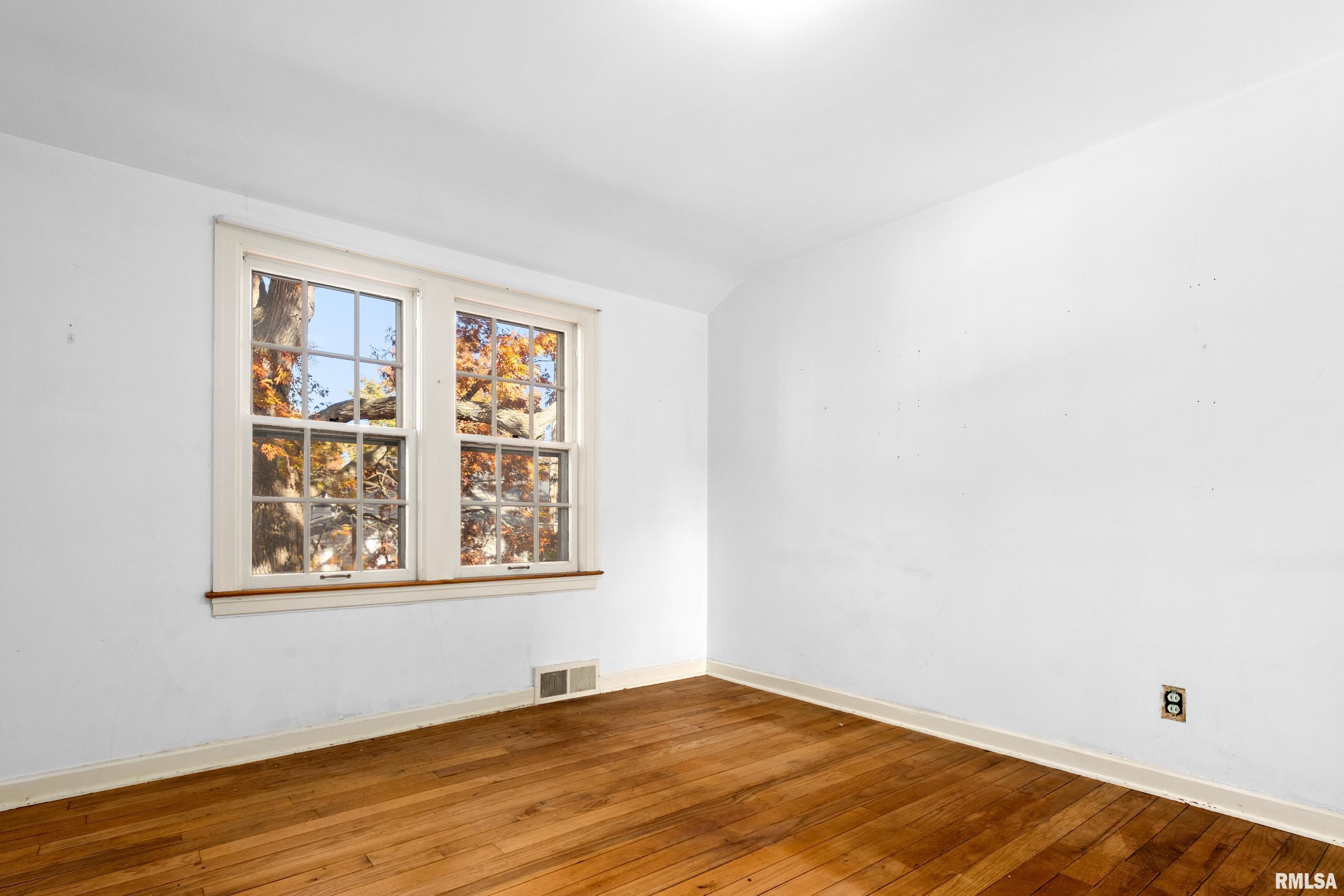 915 East Elmhurst Avenue Peoria, IL 61603 - Photo 18 of 39