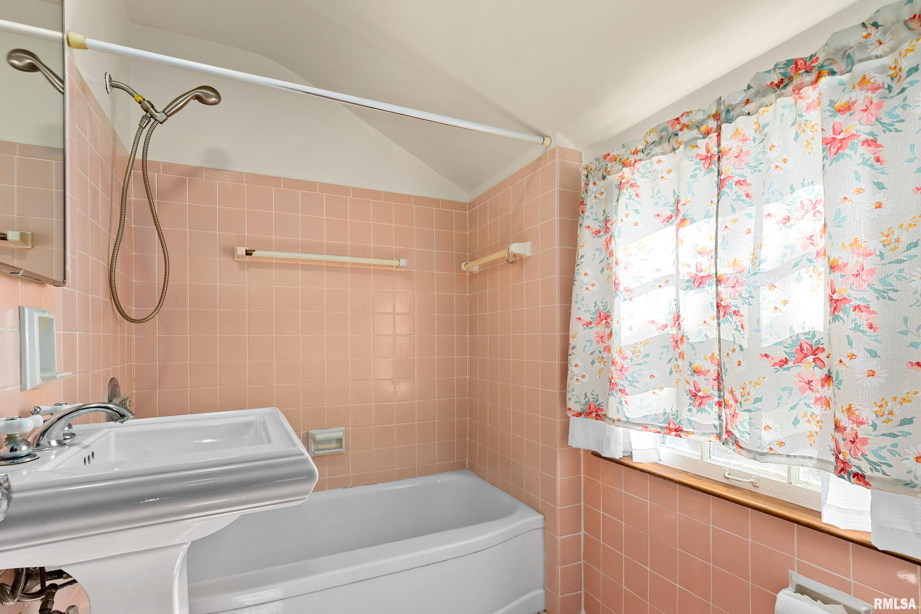 915 East Elmhurst Avenue Peoria, IL 61603 - Photo 20 of 39