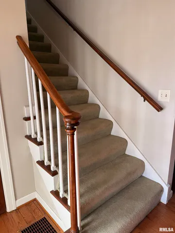 $144,000 | 915 East Elmhurst Avenue, Peoria, IL 61603