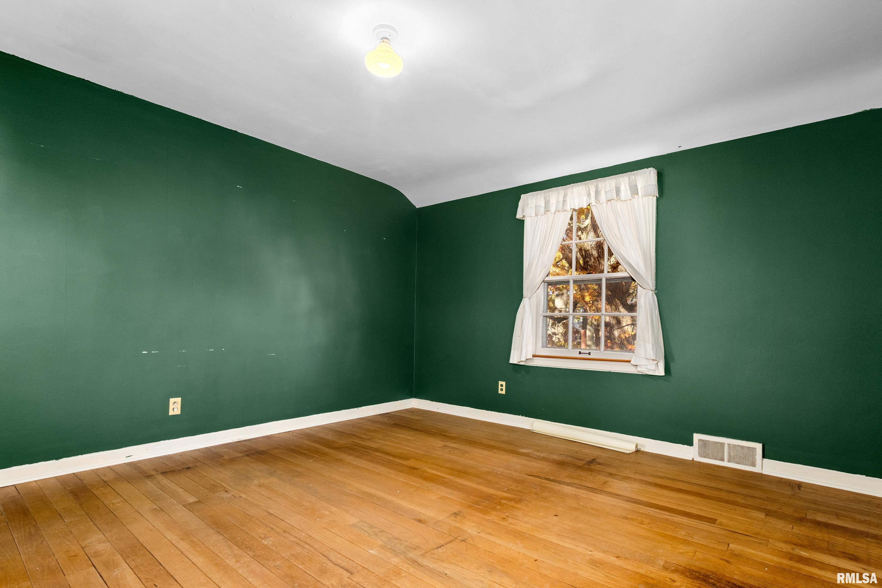 915 East Elmhurst Avenue Peoria, IL 61603 - Photo 23 of 39