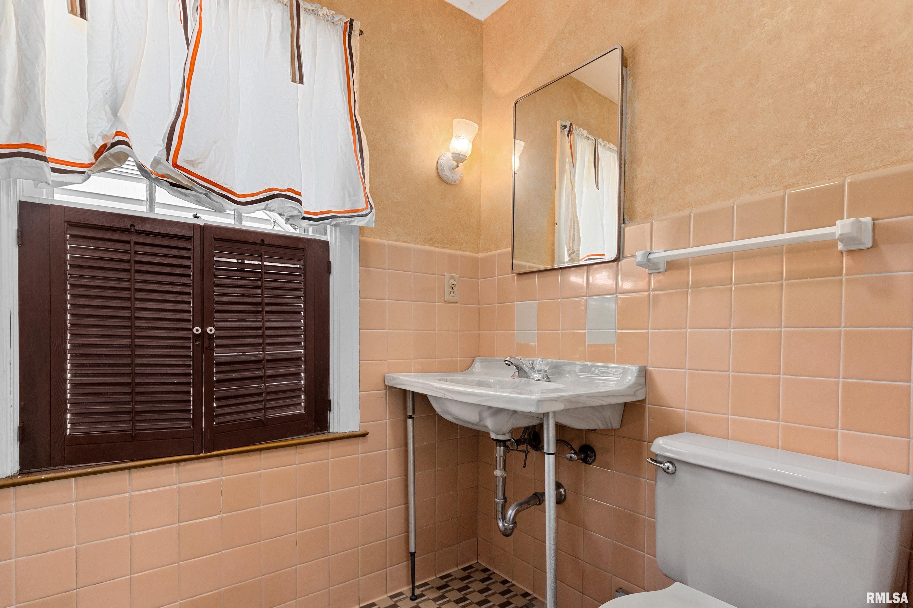 915 East Elmhurst Avenue Peoria, IL 61603 - Photo 25 of 39