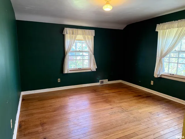 $144,000 | 915 East Elmhurst Avenue, Peoria, IL 61603