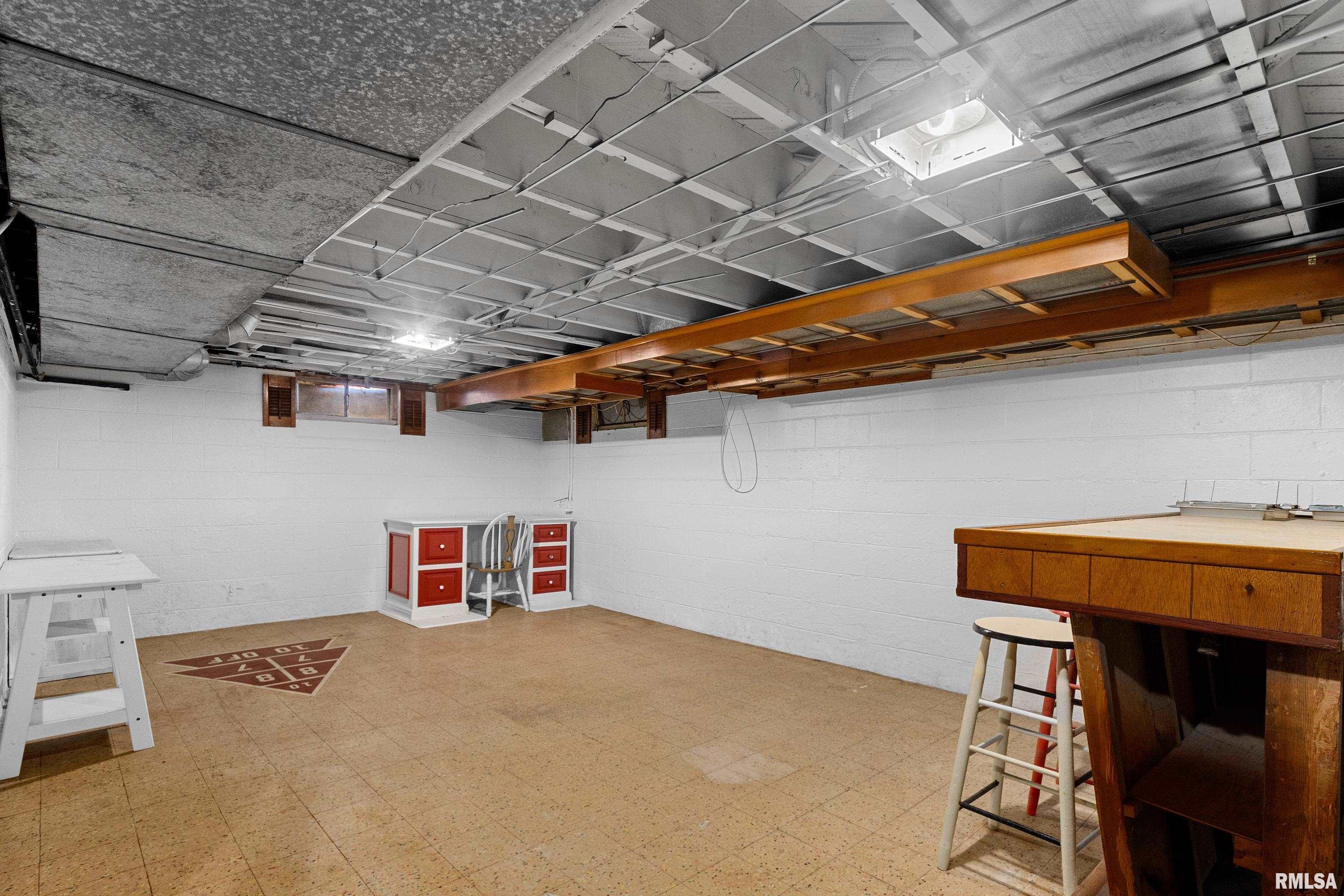 915 East Elmhurst Avenue Peoria, IL 61603 - Photo 35 of 39