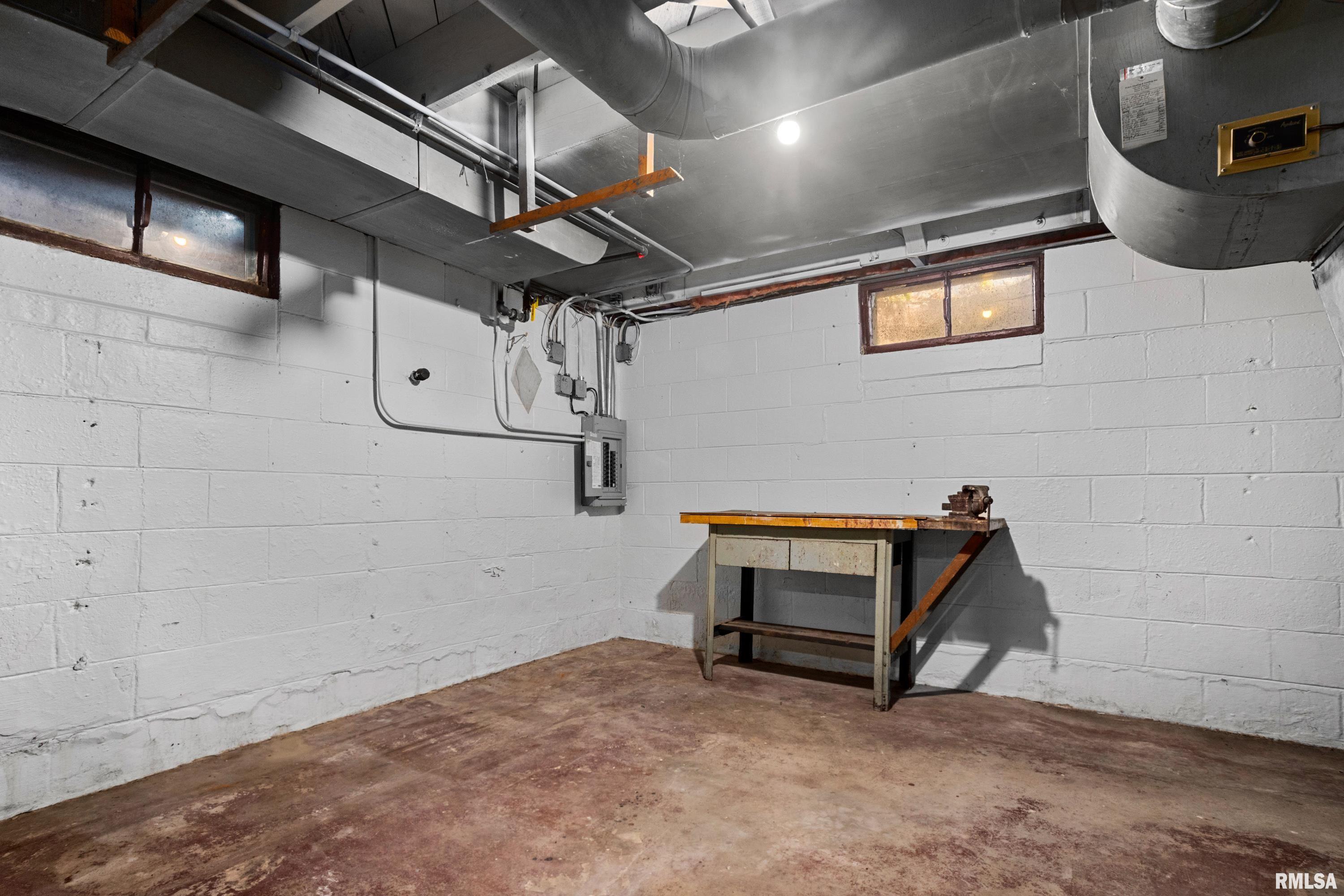 915 East Elmhurst Avenue Peoria, IL 61603 - Photo 37 of 39