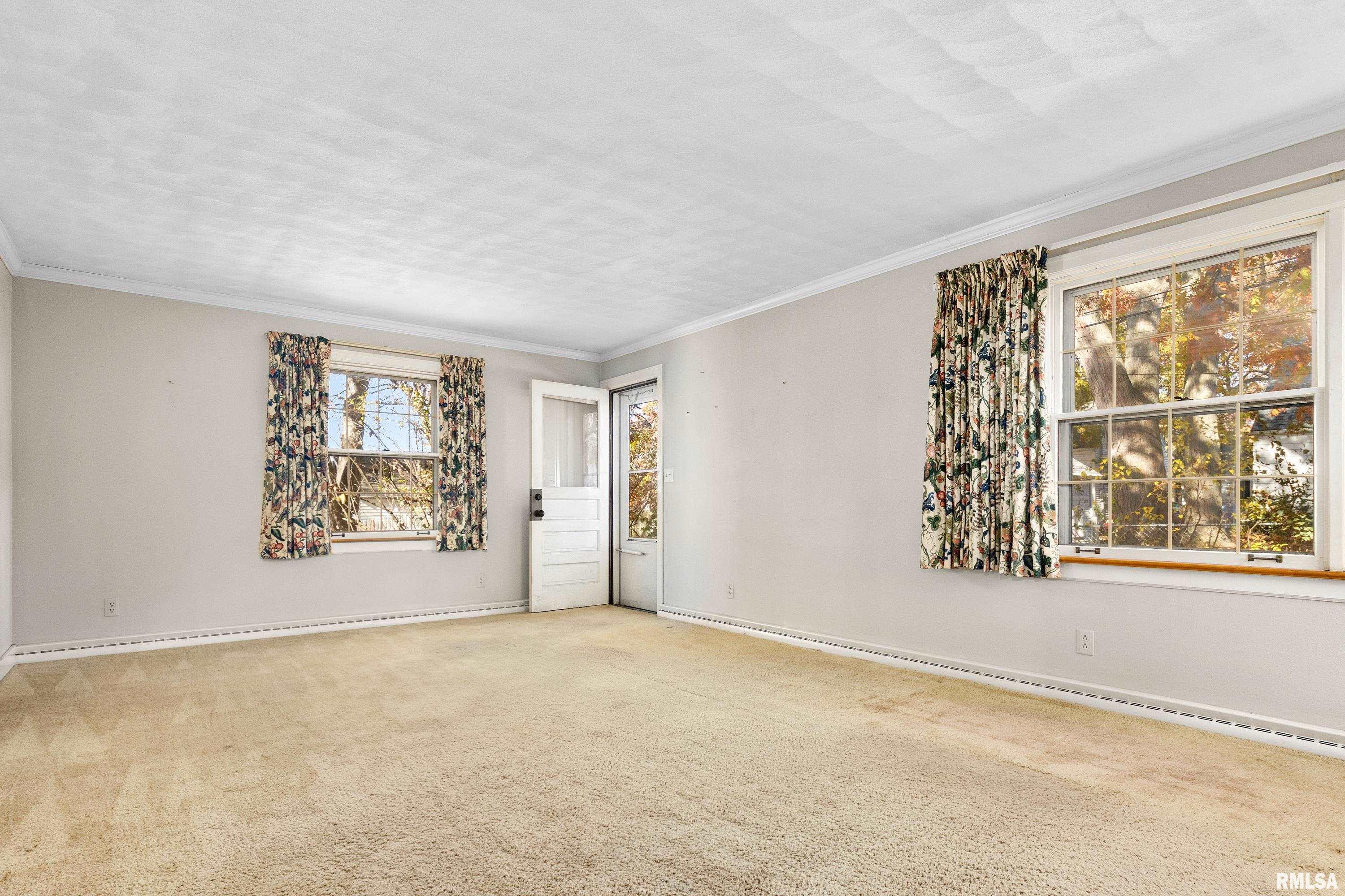 915 East Elmhurst Avenue Peoria, IL 61603 - Photo 10 of 39