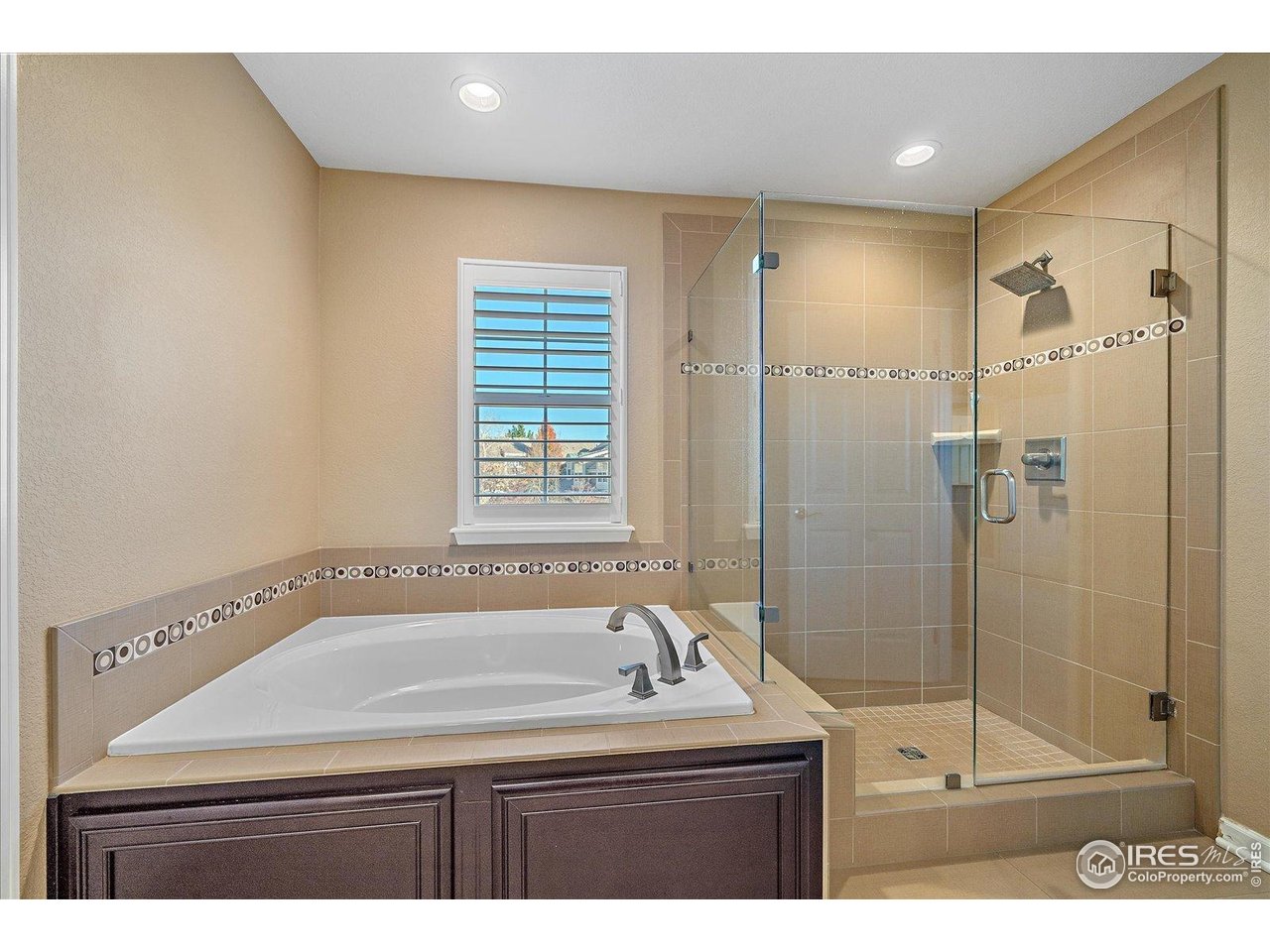 4545 South Monaco Street, Unit 324 Denver, CO 80237 - Photo 21 of 36 a bathroom with a bathtub and a shower