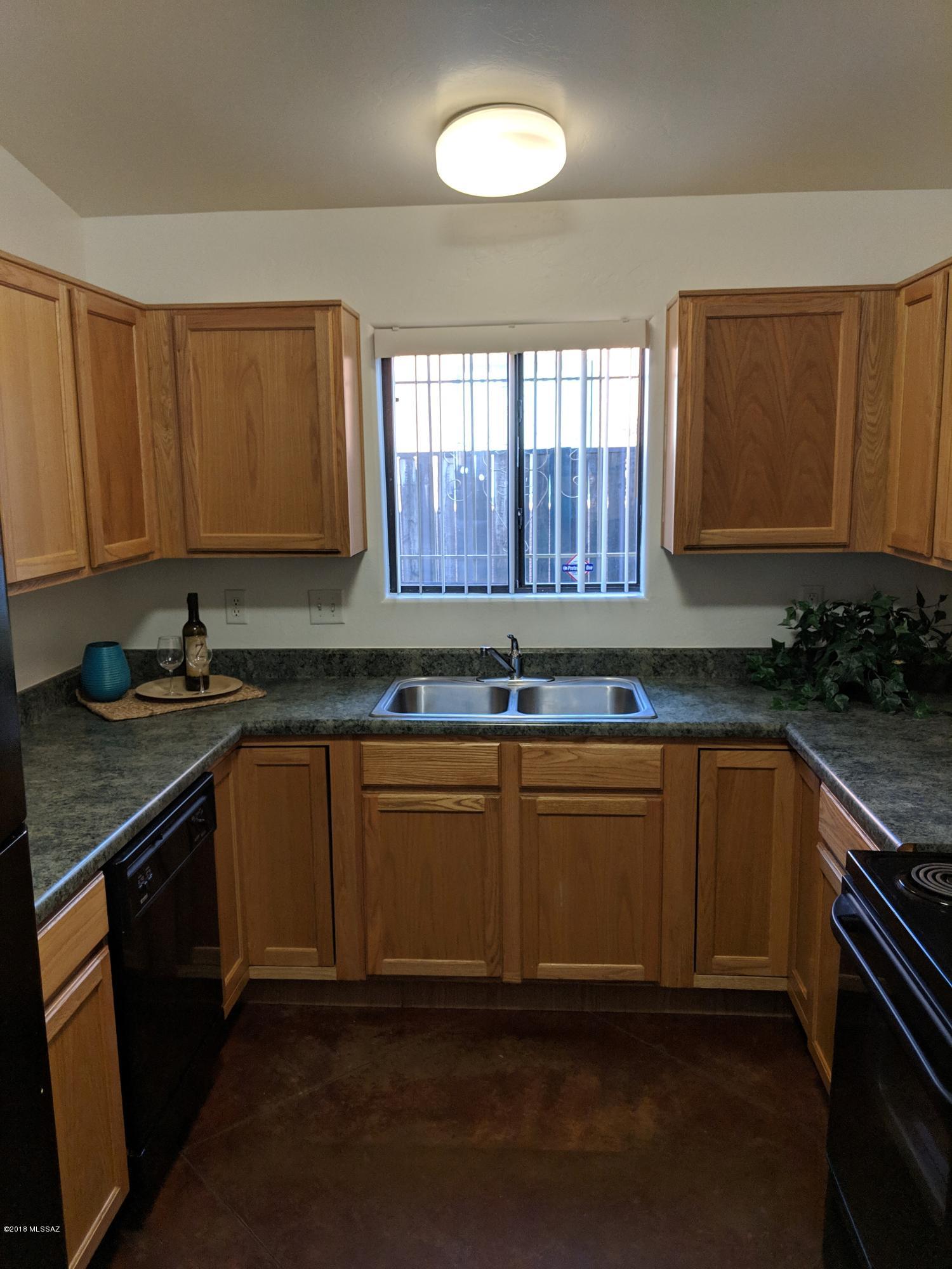 412 East Geronimo Bluff Loop Tucson, AZ 85705 - Photo 4 of 13