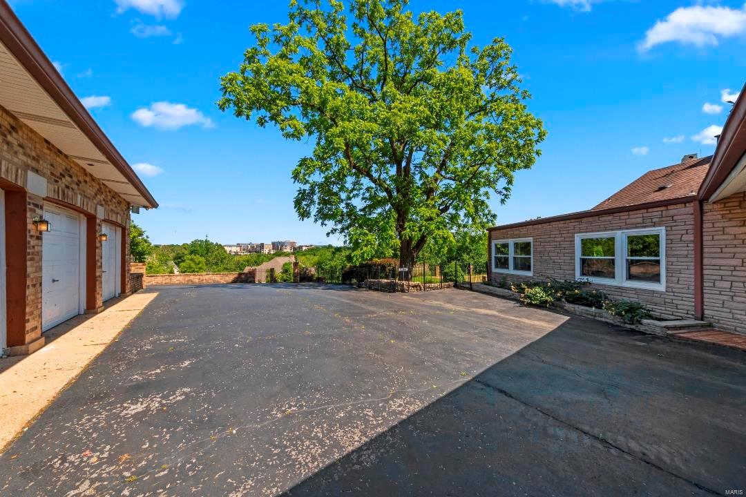 1824 Topping Road St. Louis, MO 63131 - Photo 2 of 56