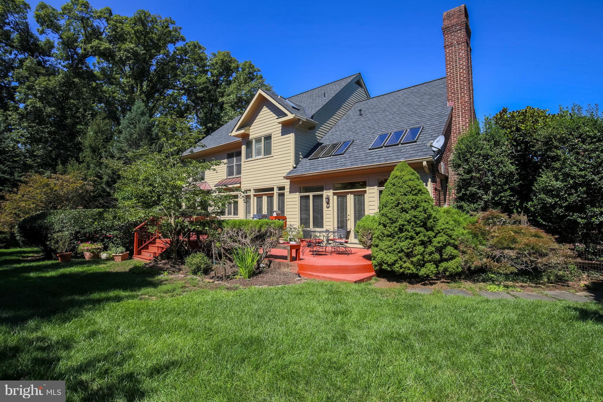9312 Bells Mill Road Potomac, MD 20854 - Photo 28 of 29 Landscaped Yard