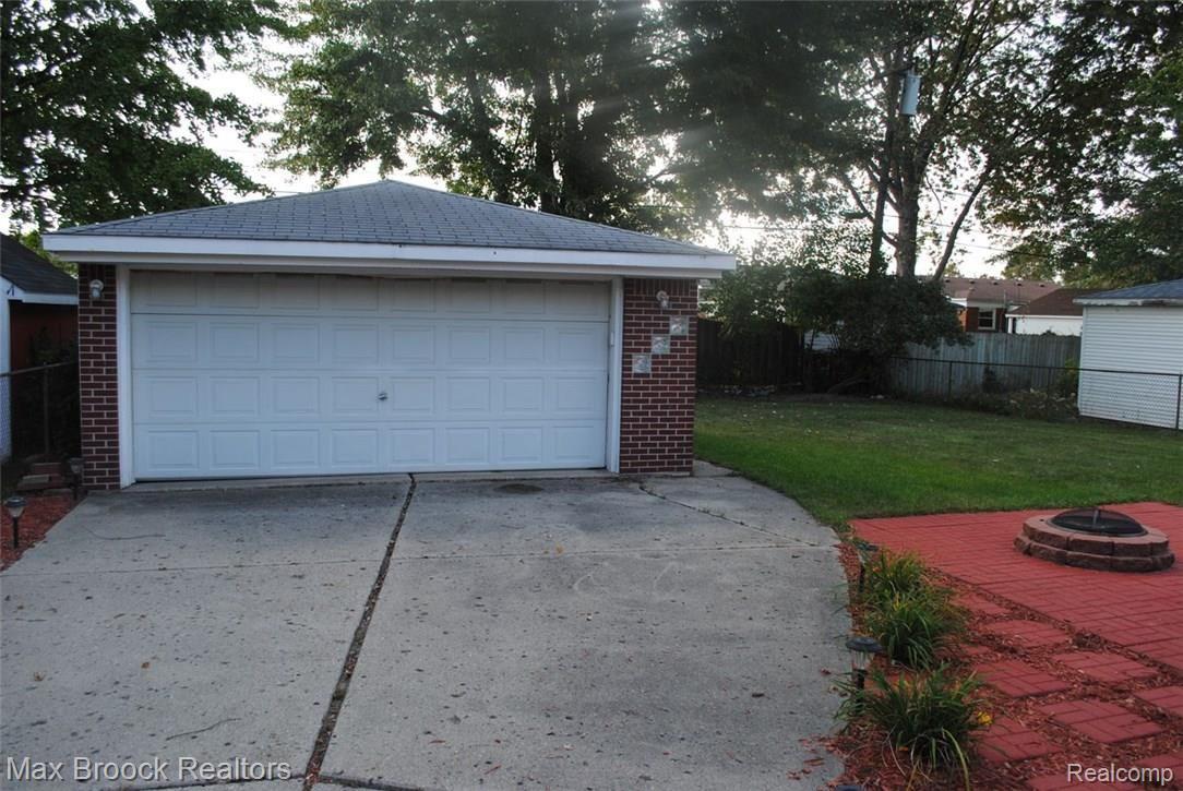 8855 Henry Ruff Road Livonia, MI 48150 - Photo 5 of 17 GARAGE.jpg
