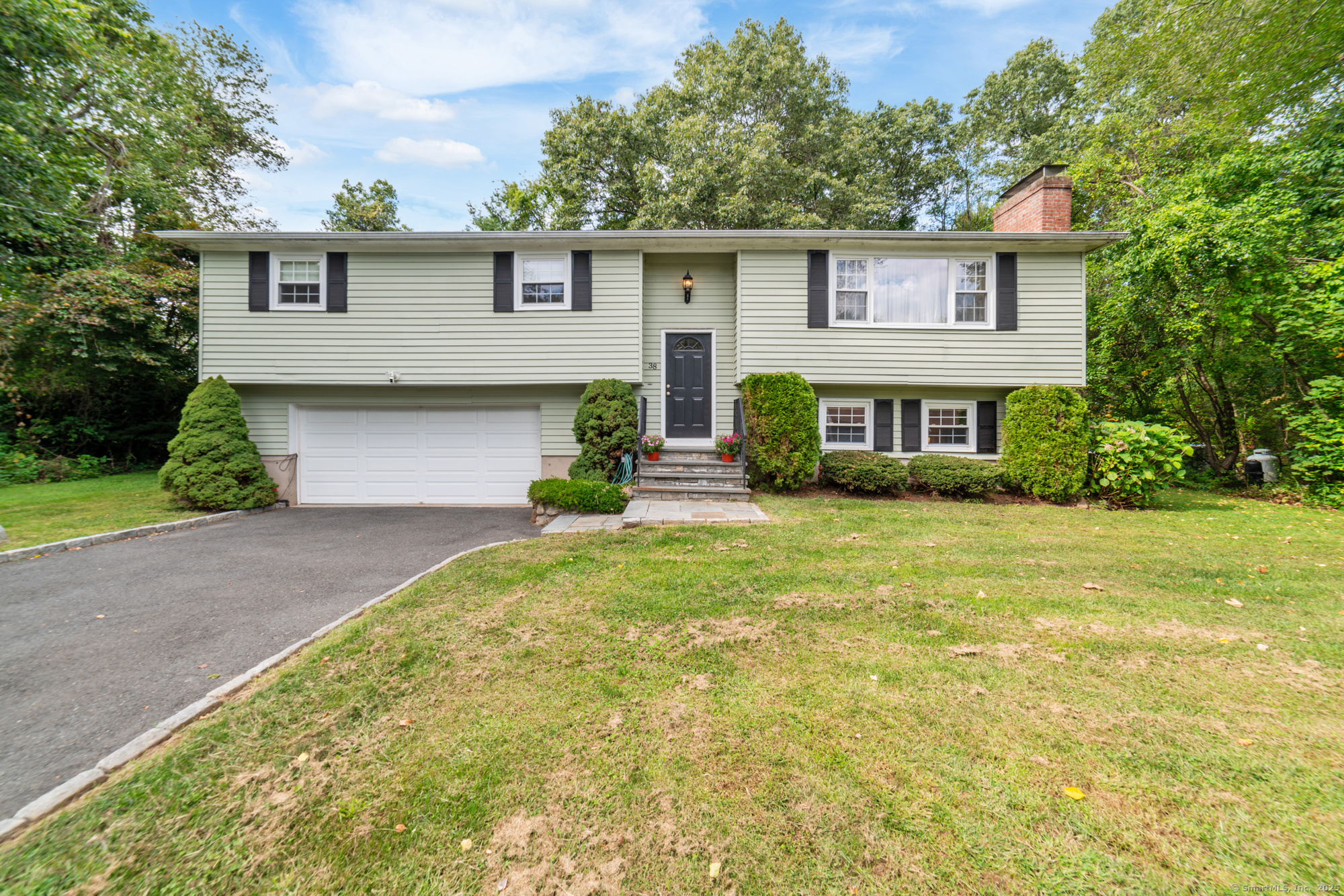 38 East Ridge Drive Middlebury, CT 06762 - Photo 2 of 29