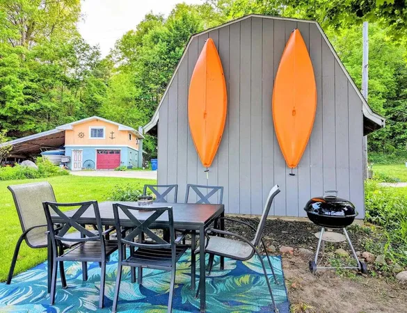 $285,000 | 11893 Bristol Oak Street, Dowling, MI 49050