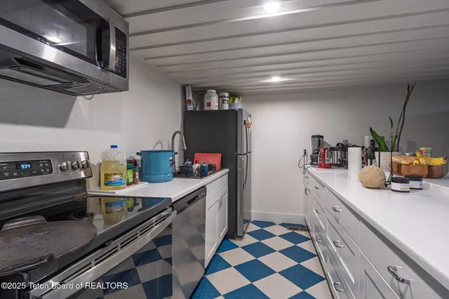 $2,350,000 | 360 East Pearl Avenue, Jackson, WY 83001