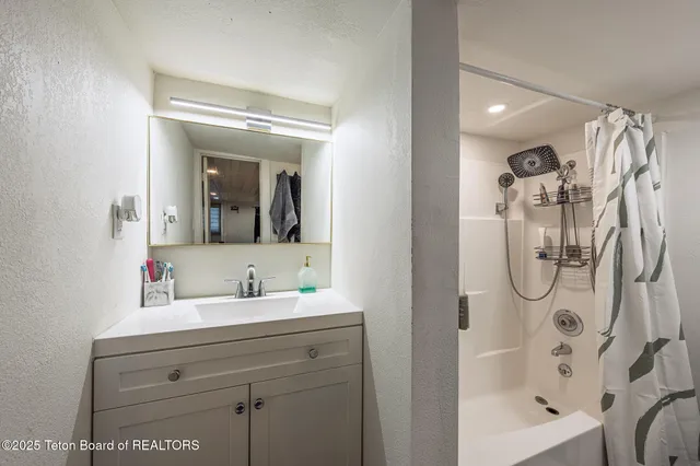 $2,350,000 | 360 East Pearl Avenue, Jackson, WY 83001