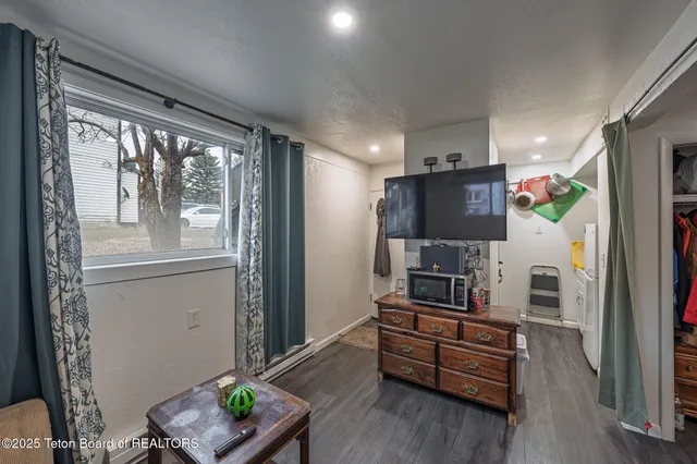 $2,350,000 | 360 East Pearl Avenue, Jackson, WY 83001