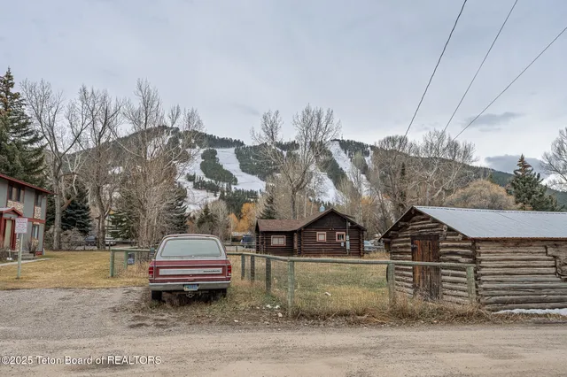 $2,350,000 | 360 East Pearl Avenue, Jackson, WY 83001