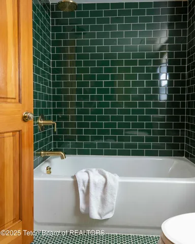 $2,350,000 | 360 East Pearl Avenue, Jackson, WY 83001