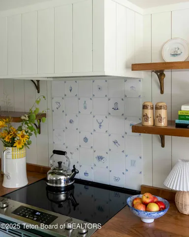 $2,350,000 | 360 East Pearl Avenue, Jackson, WY 83001