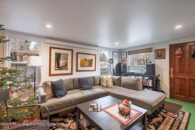 $2,350,000 | 360 East Pearl Avenue, Jackson, WY 83001