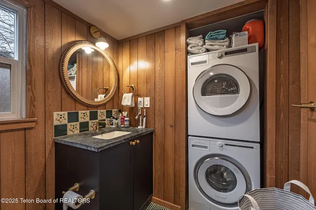 $2,350,000 | 360 East Pearl Avenue, Jackson, WY 83001